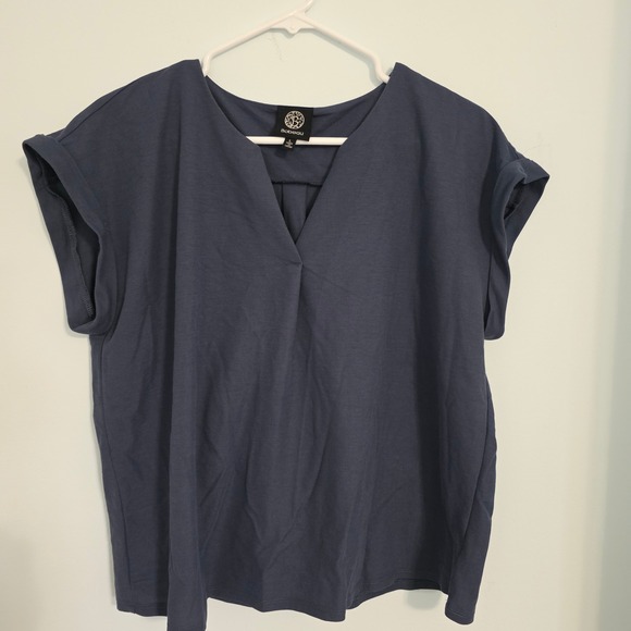 bobeau Tops - Bobeau Womens Navy Blue V-Neck Cuffed Short Sleeve Pleated Blouse Top MT2KN9 L